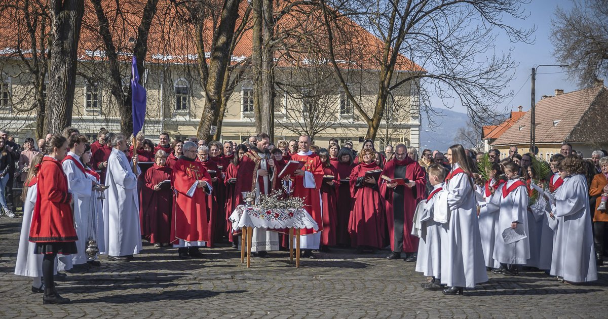 Hozsanna, vagy keresztre vele?
